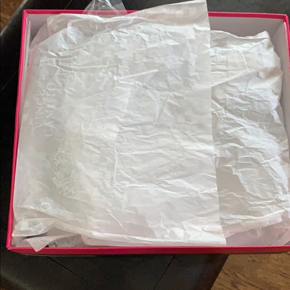 NIB Vince Camuto Size 5 wedges - Picture 2 of 9